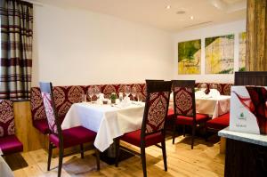 A seating area at Hotel Tannenhof