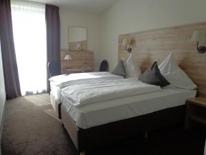 Postel nebo postele na pokoji v ubytování Hotel am Wall