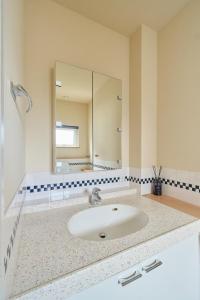 a bathroom with a sink and a large mirror at Suzuran Haus in Higashikawa +39 photos