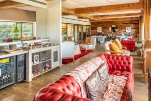 a living room with two red leather couches at Gran Meliá Iguazú in Puerto Iguazú +144 photos