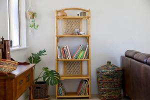 a book shelf filled with books in a room at Villa LaNoah in Kalbarri