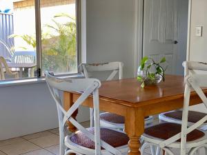 a dining room with a wooden table and chairs at Villa LaNoah in Kalbarri