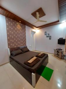 a living room with a couch and a ceiling fan at Vighnaharta Homestay in Ganpatipule