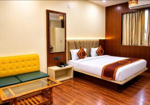 a hotel room with a bed and a mirror at DEO SIGNATURE SUITE Hotel in Rānchī