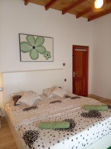 a bed with two pillows on it in a bedroom at Skye in Hortons in Pattipola