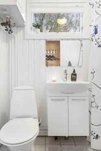 a white bathroom with a toilet and a sink at 0664-Toftlund-Sydmarken-83 in Toftlund +30 photos