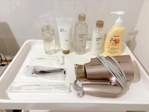 a white drawer with bottles of soap and other items at 民宿ひだまり Minsyuku Hidamari 美観地区徒歩4分 一棟貸切 無料駐車場あり 最大5名 in Kurashiki