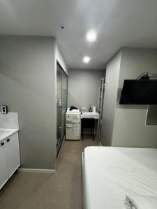 a room with a kitchen and a table in it at Mega Stay Dongdaemun in Seoul +45 photos