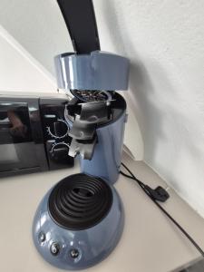 a machine sitting on top of a table at Dodo express in Saint-Brieuc