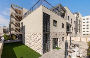 an external view of a building with a courtyard at Katalina Luxury Apartment Eilat in Eilat