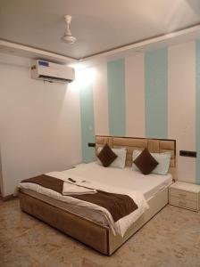 a bedroom with a large bed in a room at Hotel nsb square in Dehradun