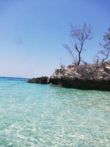 a view of the ocean from the shore at Ayira Campsite in Vilankulo Airport