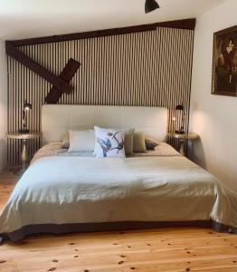 a bedroom with a large bed with a wooden headboard at Taubenkobel in Groß Wokern