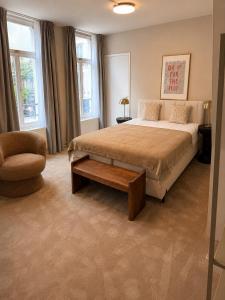 Säng eller sängar i ett rum på The Saints Sutor Hotel