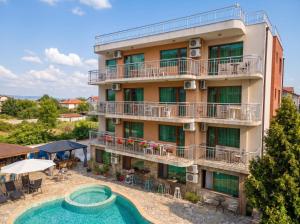 an aerial view of a hotel with a swimming pool at Семеен Хотел Примо Family Hotel Primo in Primorsko