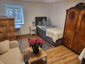 a small bedroom with a bed and a table at Ferienhaus Vitabene in Hollenstein an der Ybbs