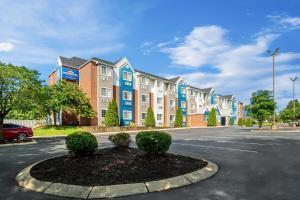 a street with a row of apartment buildings at Microtel Inn Georgetown - Lexington North in Georgetown