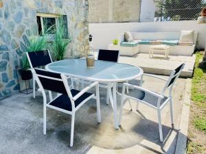 a white table and chairs on a patio at Villa 1-12 Personas a 3 minutos de las playas in Villanueva de Arosa