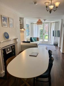 a living room with a table and a couch at Garden Apartment by the Pier in Portsmouth