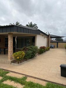 a house with a black roof and a parking lot at Campbell Residence Bouaké in Bouaké
