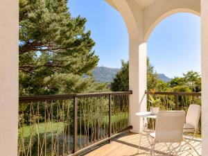 a patio with a table and chairs on a balcony at Studio "Bulle de Sainte-Baume" in Plan dʼAups