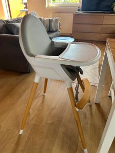 a high chair sitting in a living room at I - caly apartament z dużym tarasem Warmia Kids&chill raj dla dzieci in Gietrzwałd