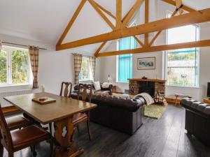 a living room with a table and a fireplace at Lillieput Lodge in Melbourne
