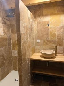 a bathroom with a sink and a shower at La Promesse by Hillis in Marennes