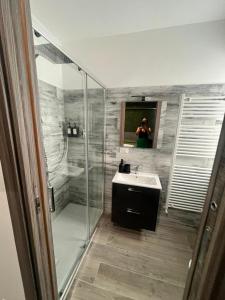 a man taking a picture of a bathroom at Affittacamere Plaza in Pietracatella