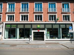 a store front of a brick building at ibis Styles Calais Centre in Calais