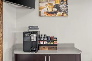 a coffee shop with a counter with a coffee machine at Rodeway Inn in Somerset