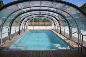 an indoor swimming pool with an arched ceiling at Turisticna Kmetija Pudvoi in Bizeljsko