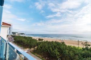 a view of the beach from the balcony of a condo at 플럼바고올스위트402 in Chosan-ni