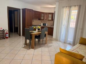 a kitchen and dining room with a table and chairs at L Isola in Càbras