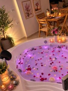 a bath tub filled with pink flowers and candles at panorama pyramids and jacuzzi in Giza