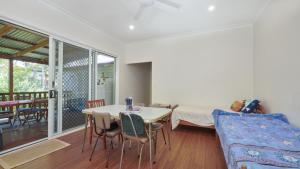 a room with a bed and a table and chairs at Pinchin's Place in Brunswick Heads