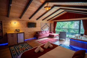 a bedroom with a bed and a couch in a room at Gale Suit in Çamlıhemşin