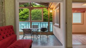 a dining room with a table and chairs and a window at Gapyeong Swimteo Pet Pension in Gapyeong