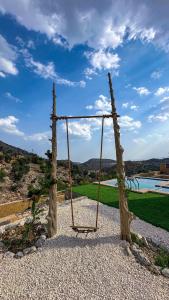 a swing sitting in the middle of a yard at Apex Hills تلال القمة in Dār Sawdāʼ