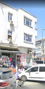 a white car parked in front of a white building at Harun Fars in Yalova