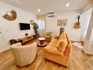 a living room with a couch and a tv at 100 metros playa vistas al mar Piso nuevo in Cullera
