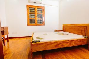 a bedroom with a bed in a room with a window at BTLk D16- 27-02 in Thủy Triều