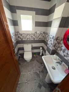 a bathroom with a toilet and a sink at Appartement de luxe, Résidence les 5 étoiles, Bizerte in Zarzouna +15 photos