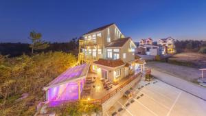 an aerial view of a large house with lights at Gangleung laimbichipensyeon in Gangneung