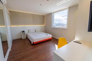 a small room with a bed and a window at Transamerica Fit Serra in Serra +21 photos