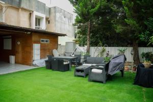 a yard with chairs and a table and a table and sidx sidx sidx at Green therapy - Wellness resort in Bet Dagan +7 photos