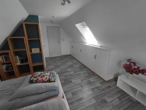 a white room with a bed and a cabinet at Ferienwohnung Laeticia in Stedesdorf