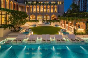 an aerial view of a building with a pool and chairs at Meliá Pattaya Hotel in Pattaya