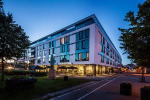 a large white building with a lot of windows at Hotel Kolding in Kolding