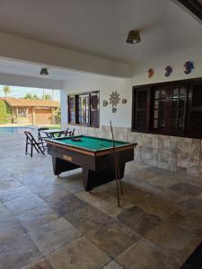 a pool table in the middle of a room at Ventos e Dunas Cumbuco in Cumbuco
